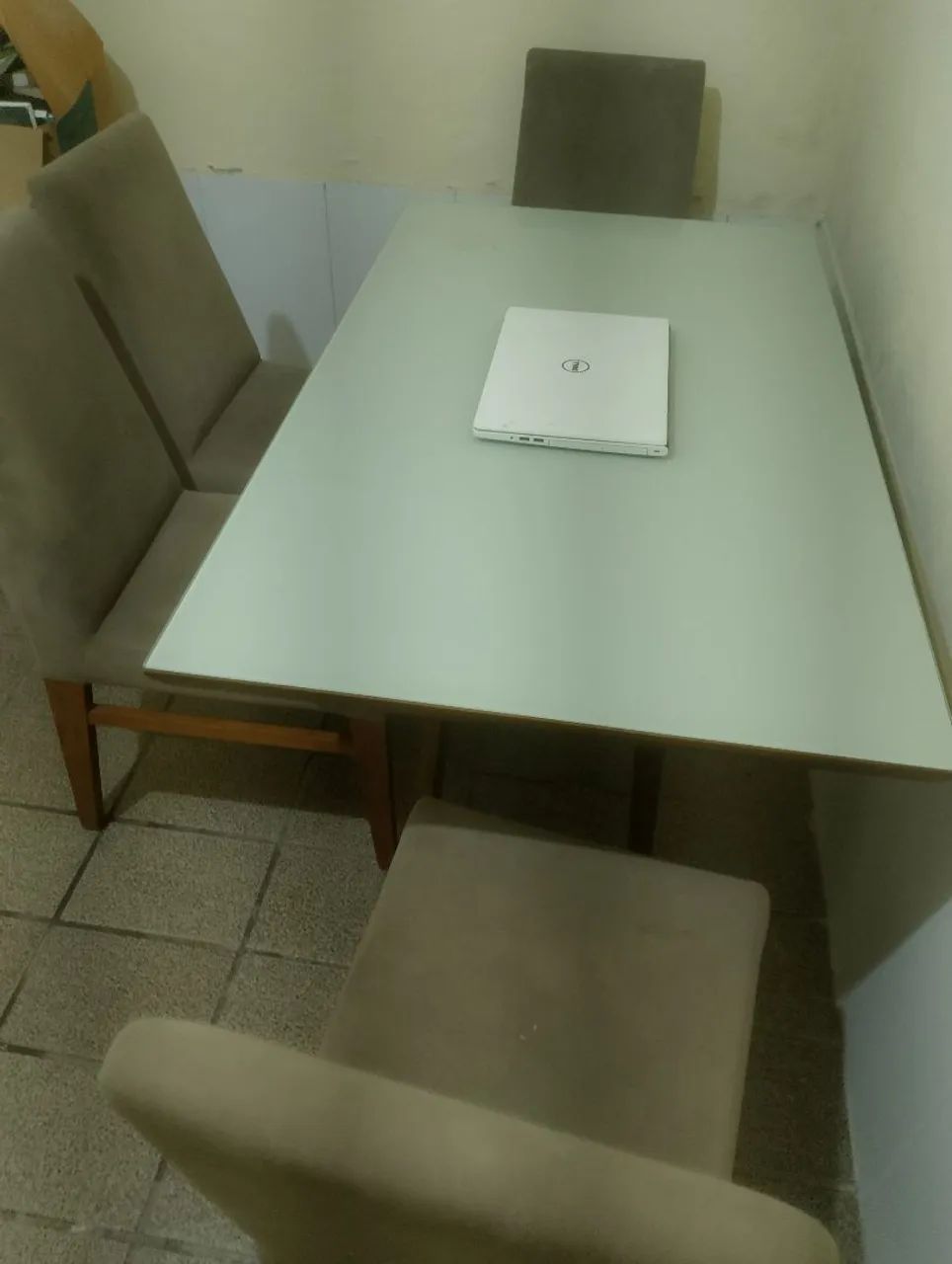 Mesa tampo de vidro com 4 cadeiras, retangular - Foto 4