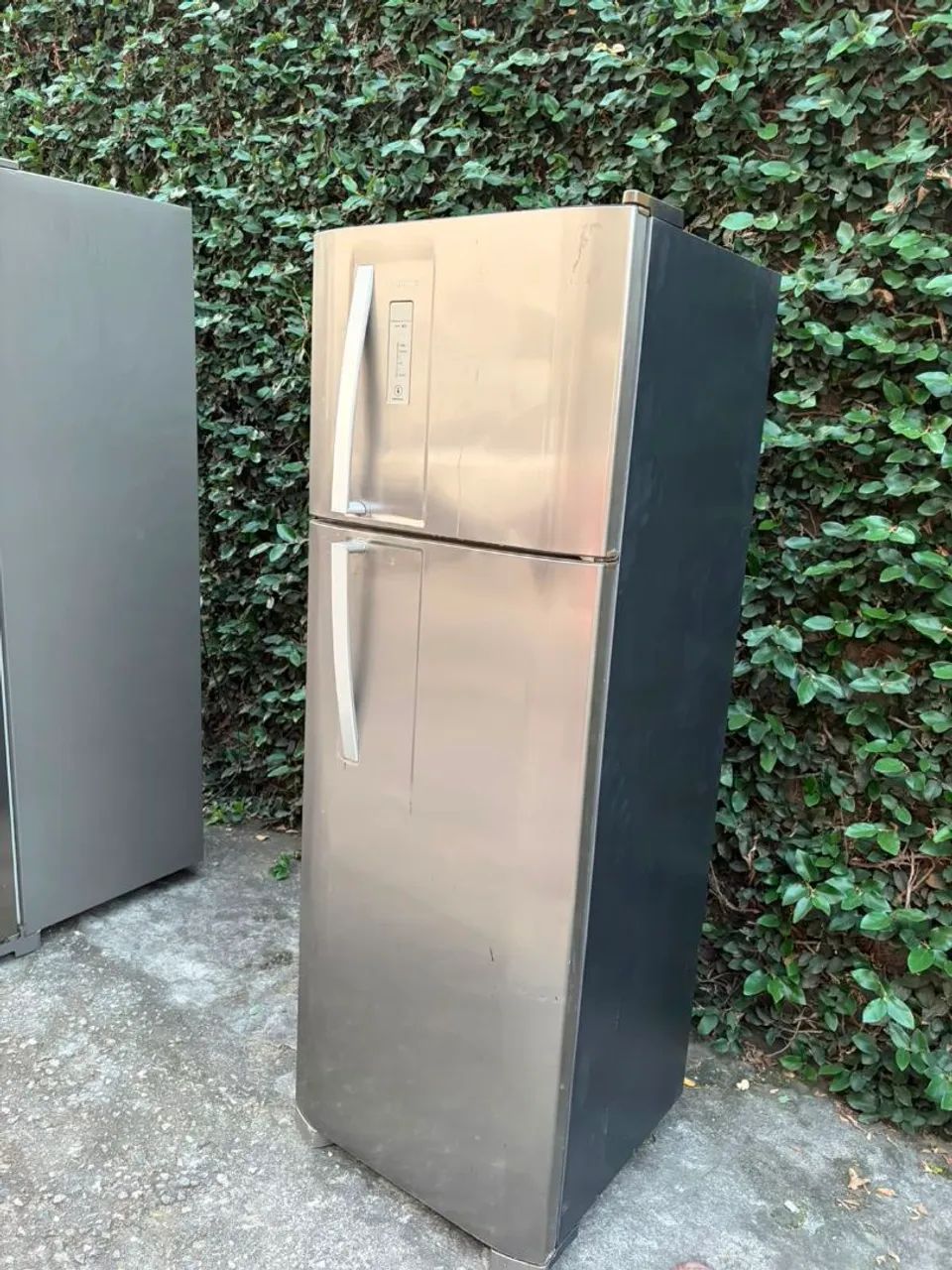 Geladeira Eletrolux Inox semi nova  - Foto 2