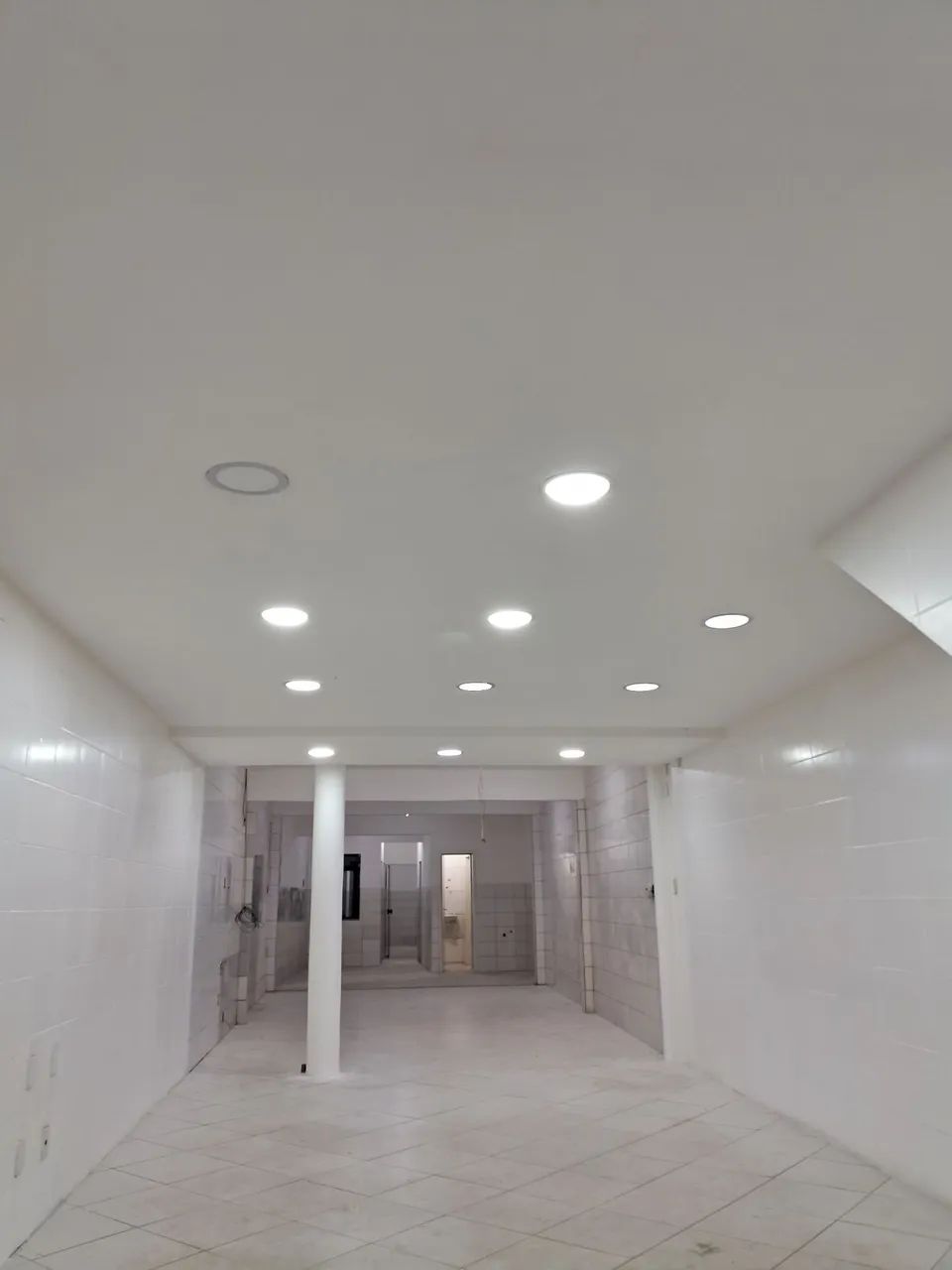 ALUGA-SE ESTE ESPAÇO COMERCIAL - Foto 2