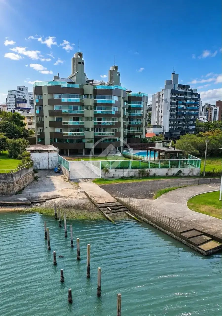 Imóvel de 300 metros quadrados, com 4 suites em Coqueiros - Florianópolis - SC - Foto 5