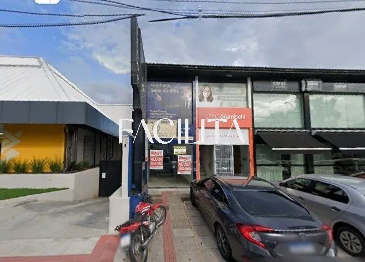 Loja comercial com mezanino no bairro Kobrasol, São José.