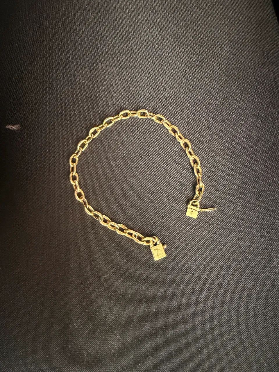 Pulseira ouro 18k  formato cadeado 