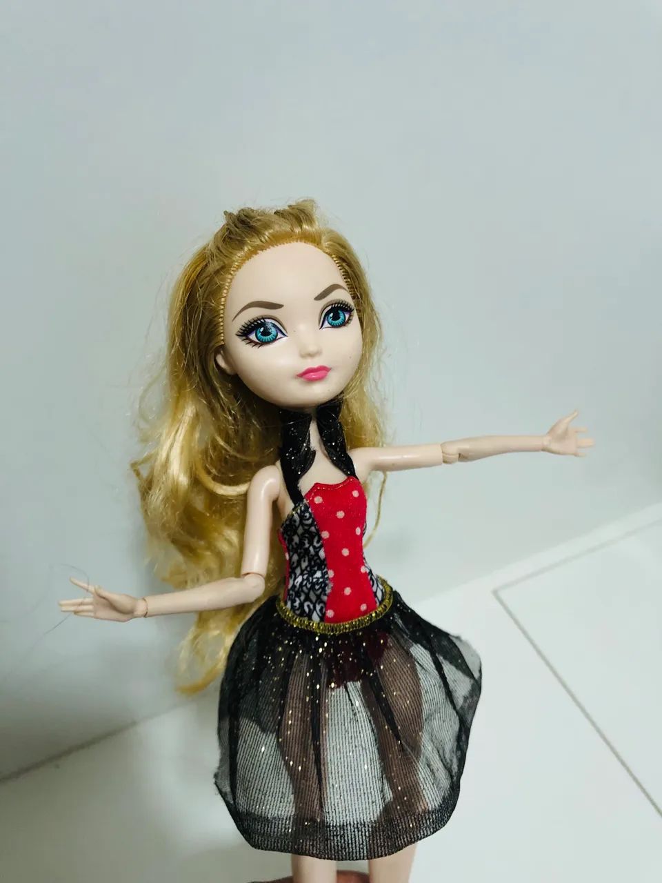 Boneca Ever After High - tem acessórios  - Foto 3