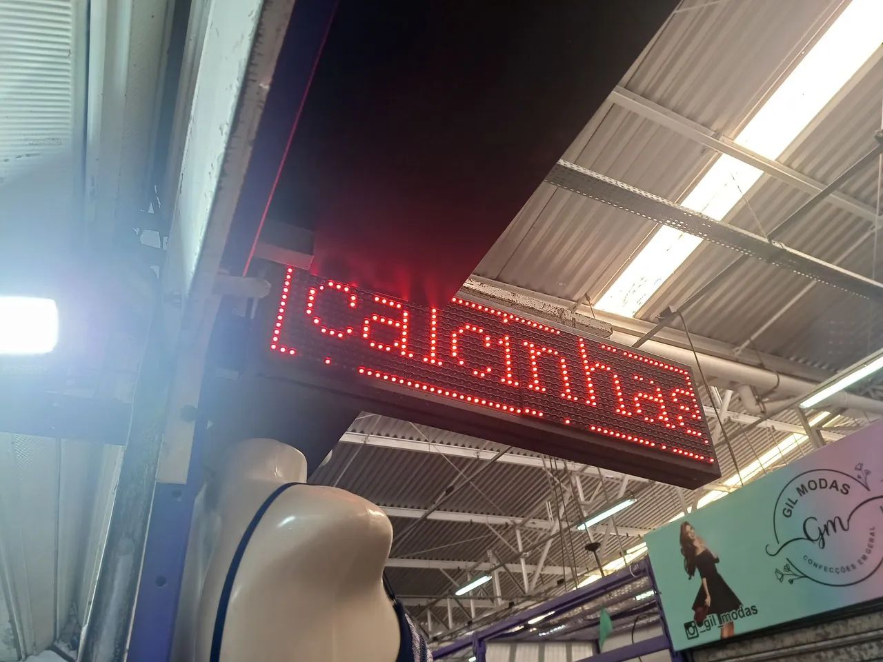 Painel eletrônico para anúncios 
