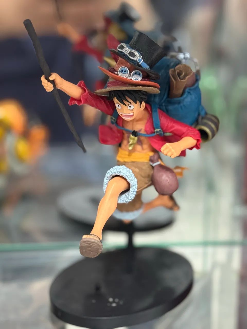 Action Figure Luffy com os chapéus dos irmãos Ace e Sabo - Foto 2