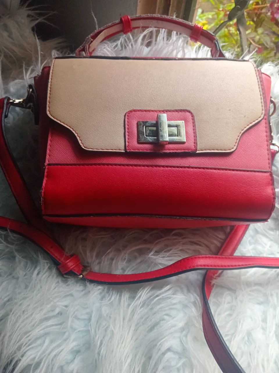 Bolsa feminina tiracolo bege e vermelho  - Foto 4