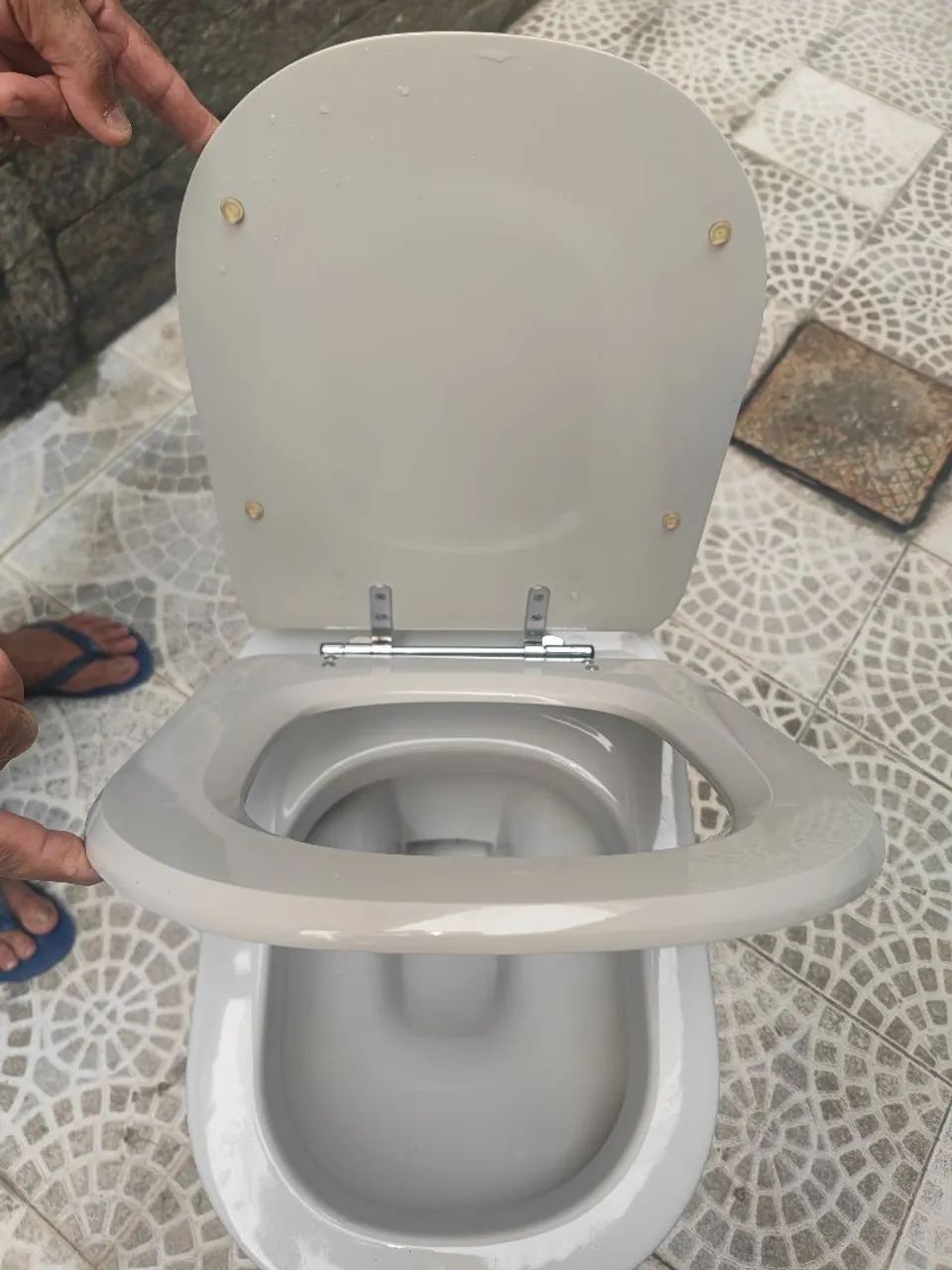 Vaso Sanitário com tampa, Marca Deca - Foto 2