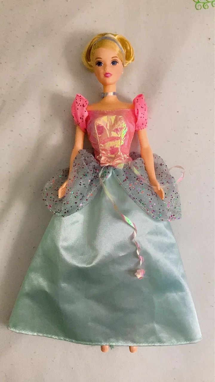 Boneca Cinderela Disney 