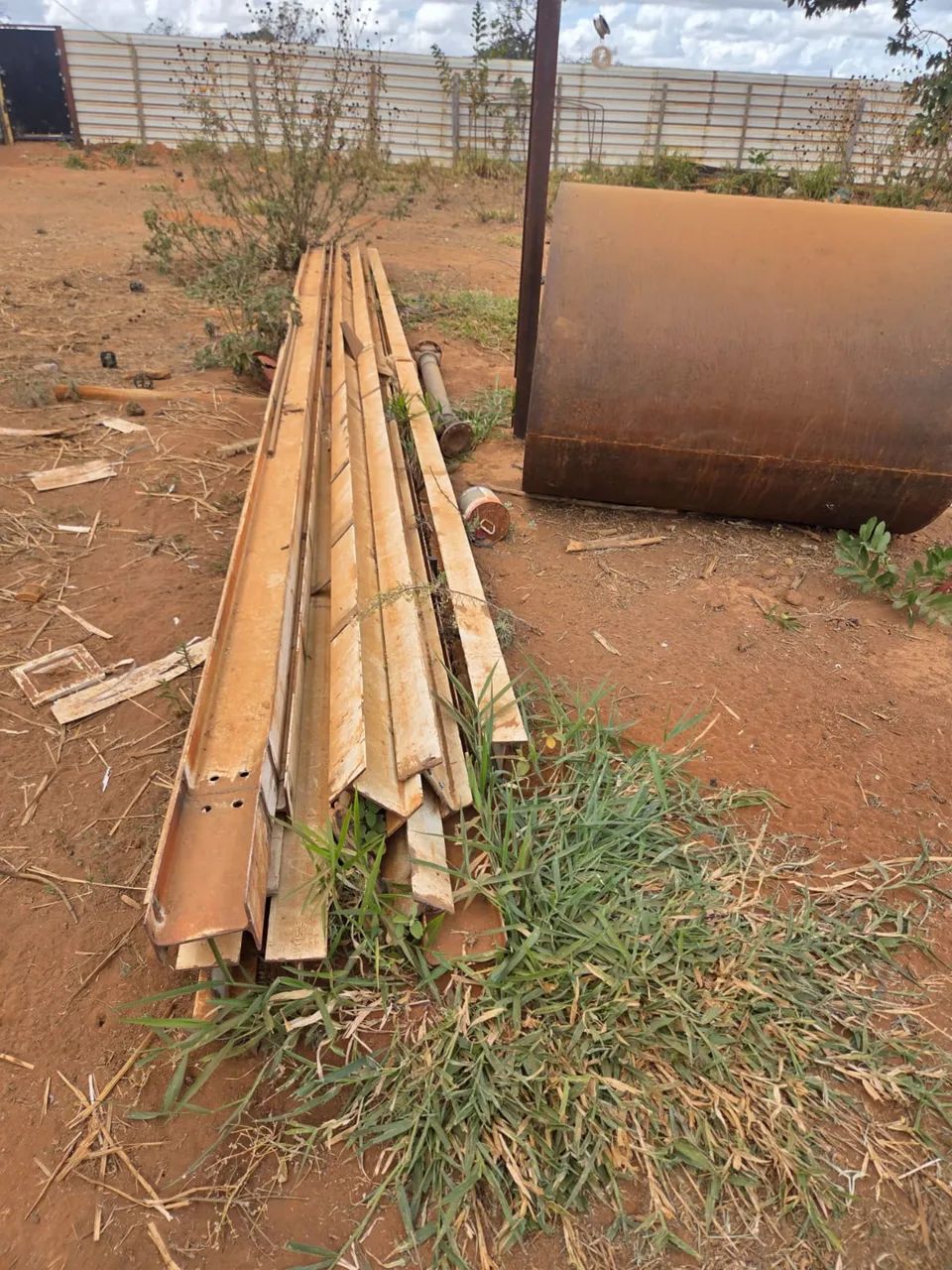 Material: viga I 150mmX100mmX4mm Comprimento: 8M