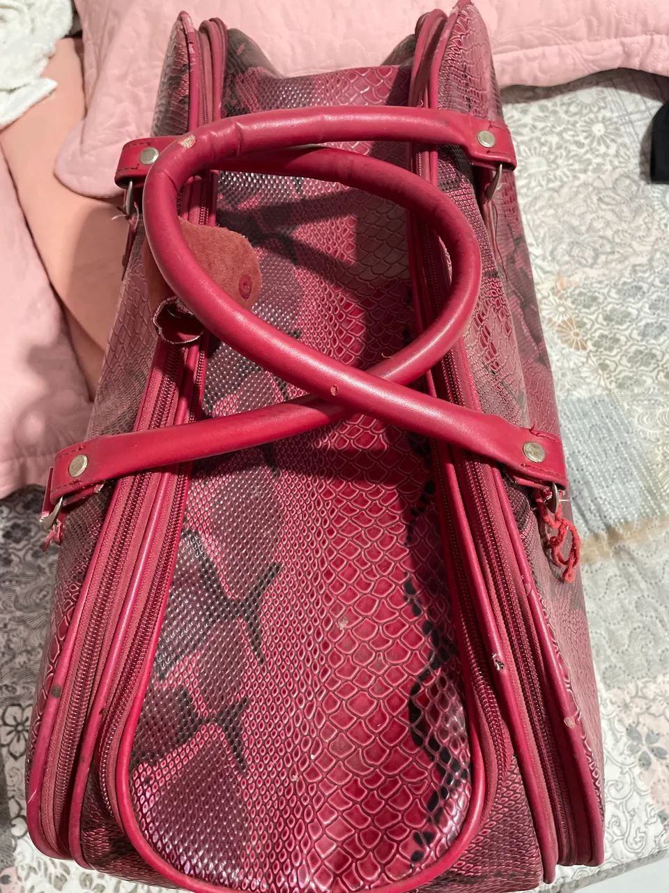Vendo uma bolsa de viagem 