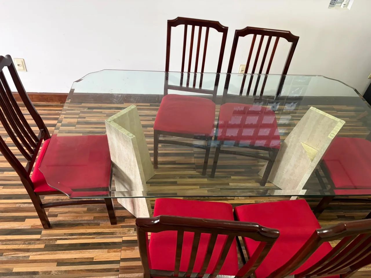 Jogo de Mesa com 6 cadeiras em perfeito estado - Foto 3