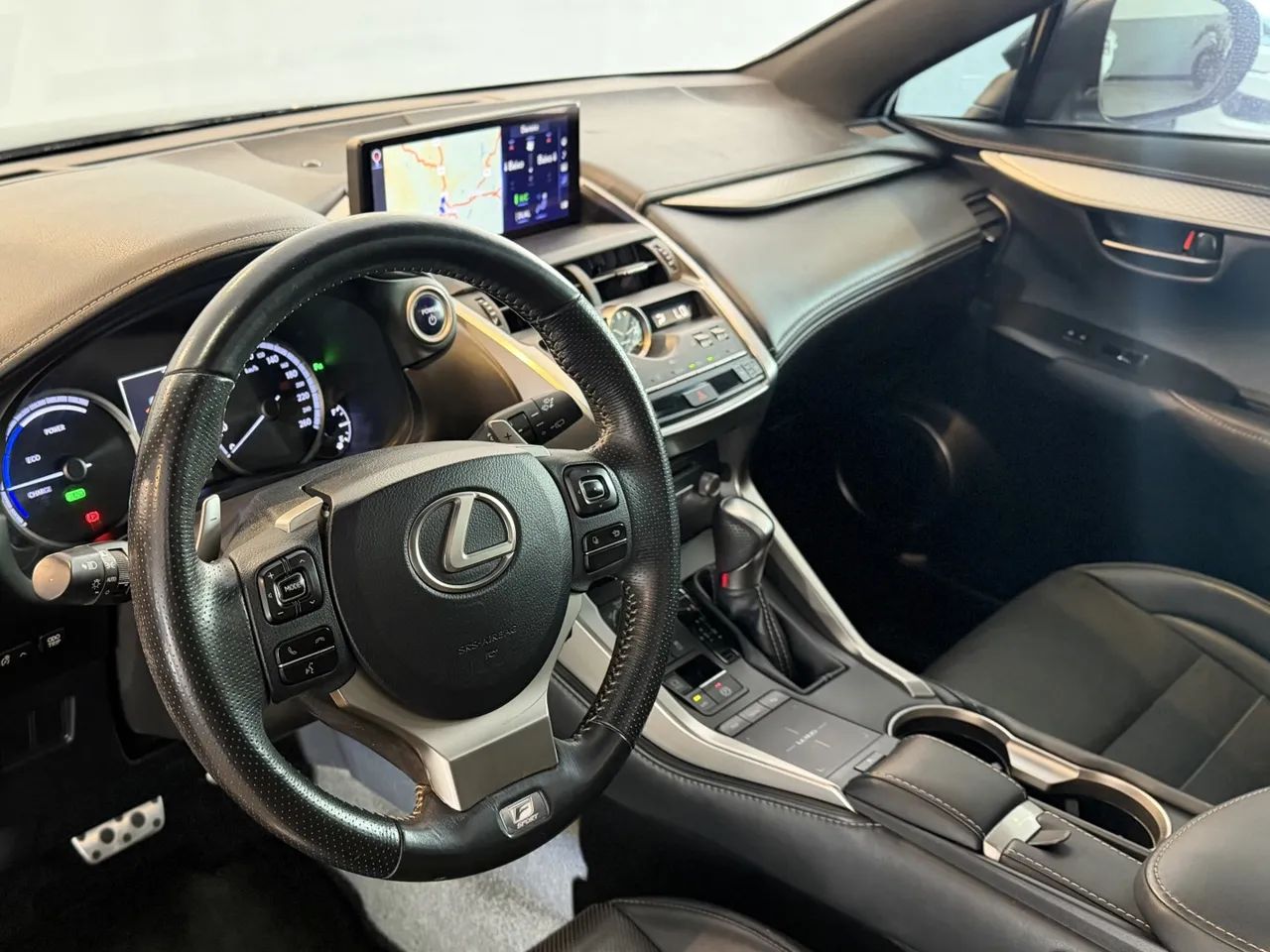 Lexus NX-300 H F-sport 2.5 16V Aut., foto 18 de 20
