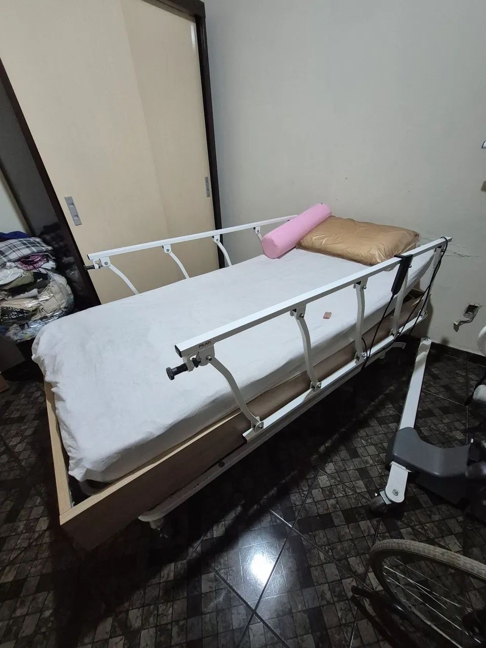 Cama retrátil com colchão inflável e motor para enxer 