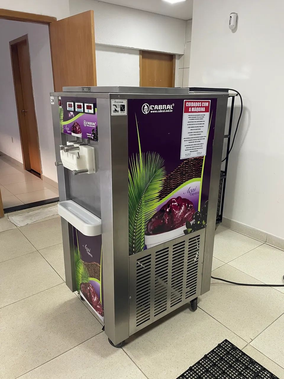 Máquina de sorvete e açaí Cabral independente  - Foto 5