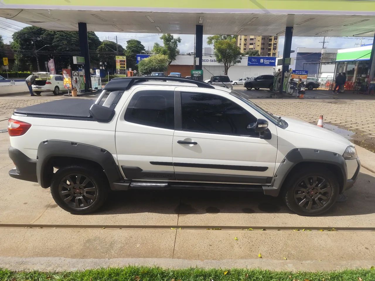 Fiat Strada Adventure1.8/ 1.8 Locker Flex CD 2015 - Foto 3