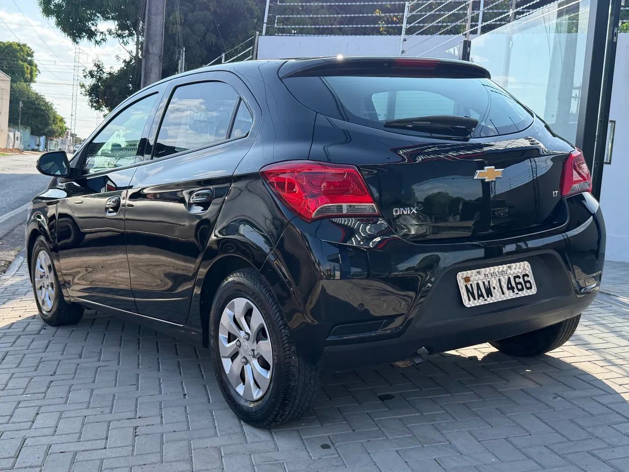 Chevrolet Onix Hatch LT 1.0 8V Flex Mec. 4P 2018 - Foto 2