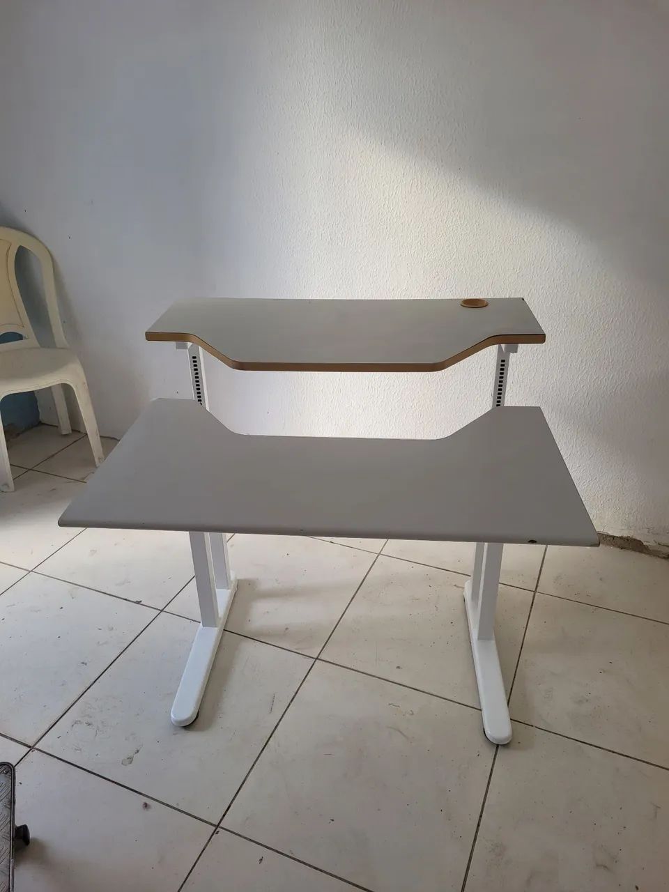 Mesa  com regulagem de  altura  - Foto 3