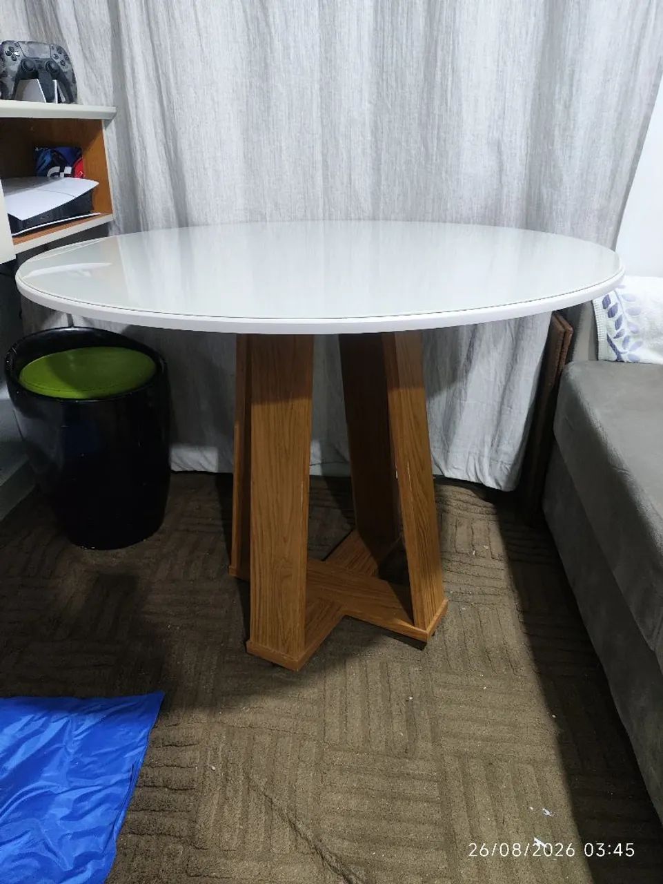 Mesa com a tampa de vidro sem cadeiras - Foto 4