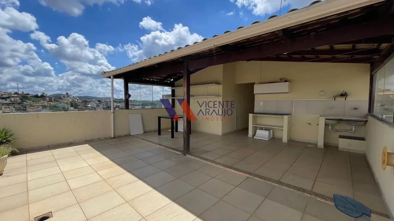 Cobertura para Alugar com 3 Quartos, Área Privativa e Garagem Ampla