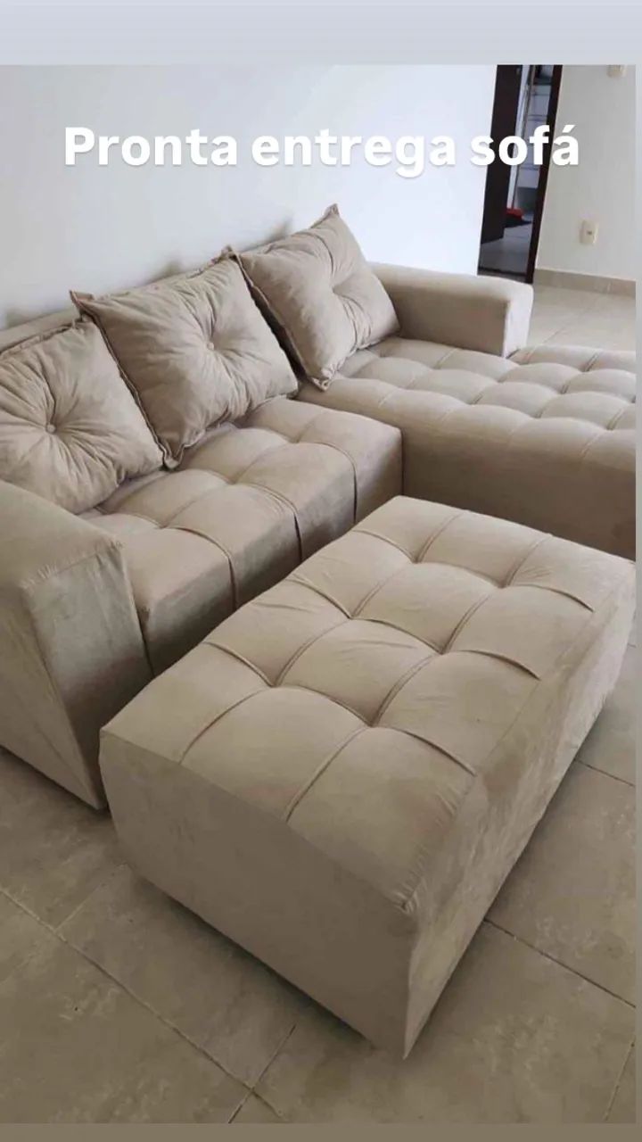 SOFÁ . Disponível bege 