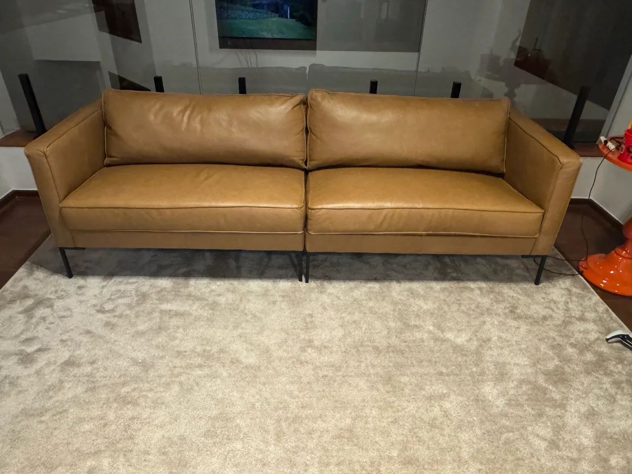 Sofá de couro - Novíssimo  - Foto 2