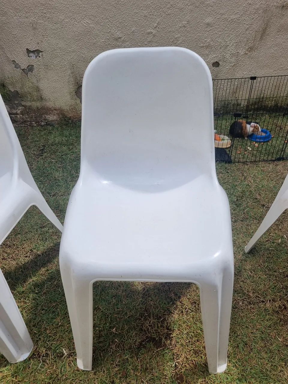 Conjunto de Cadeiras de Plástico branco - Foto 5