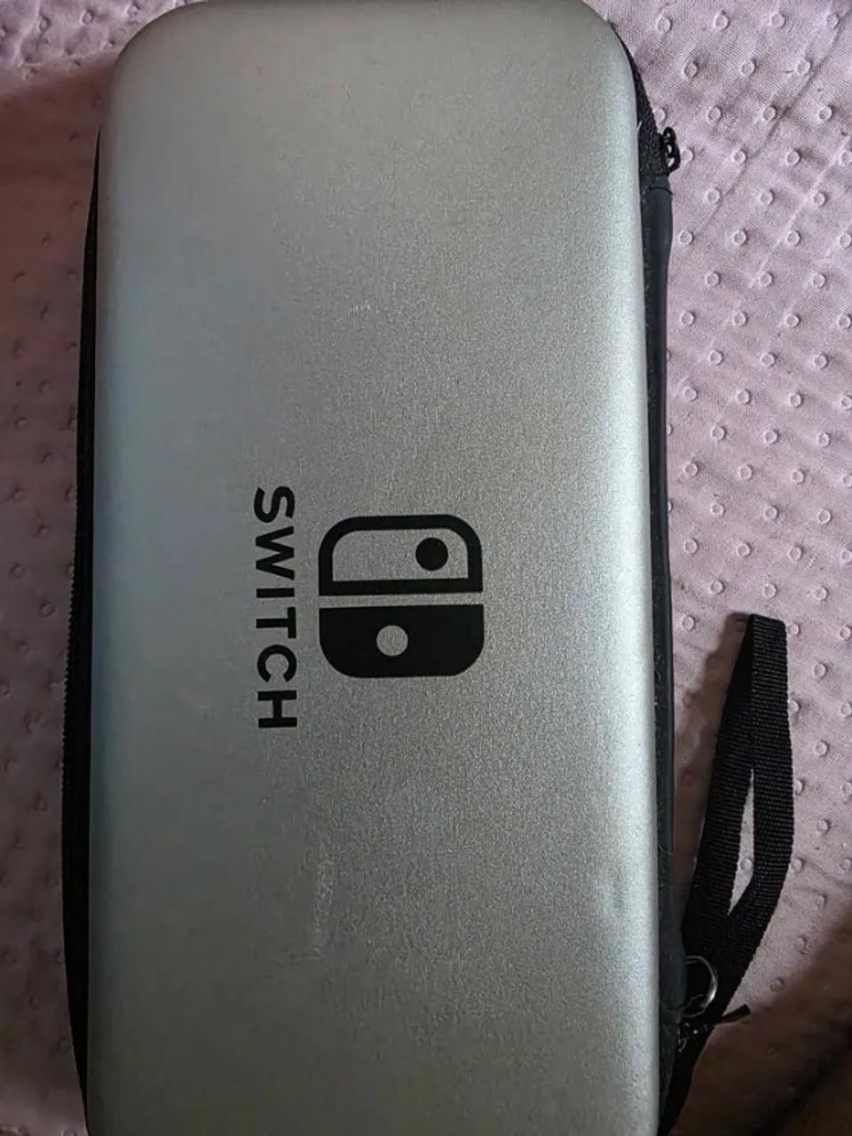 Nintendo Switch OLED branco, pouco uso, com película e case de transporte.