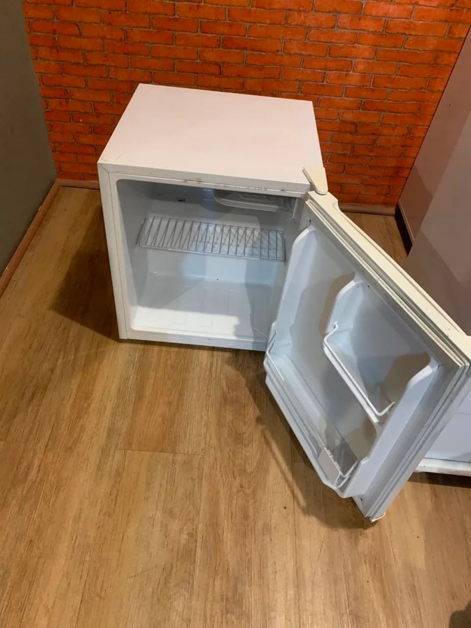 Vendo frigobar 