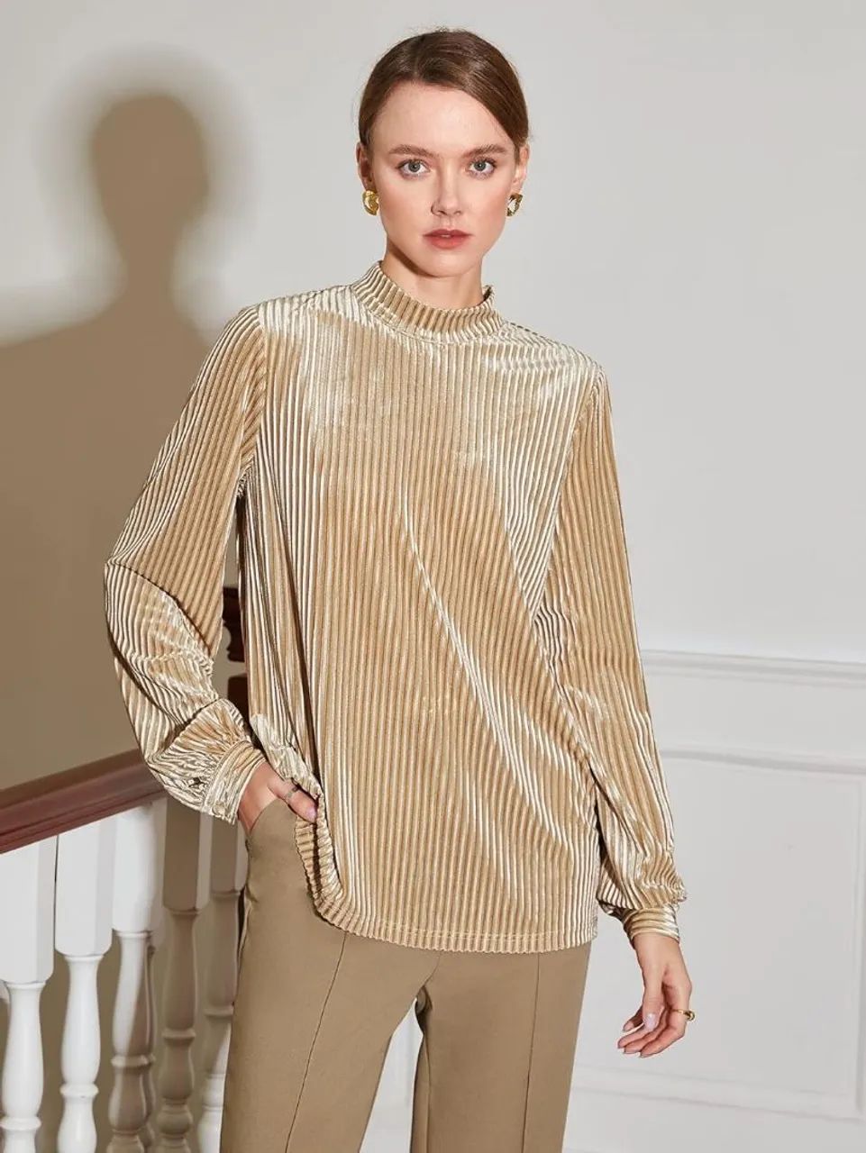 Blusa Motf de veludo bege - Foto 2