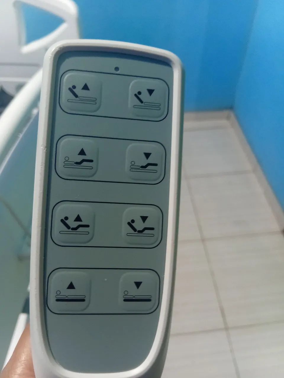 Cama hospitalar motorizada semi-nova  - Foto 4