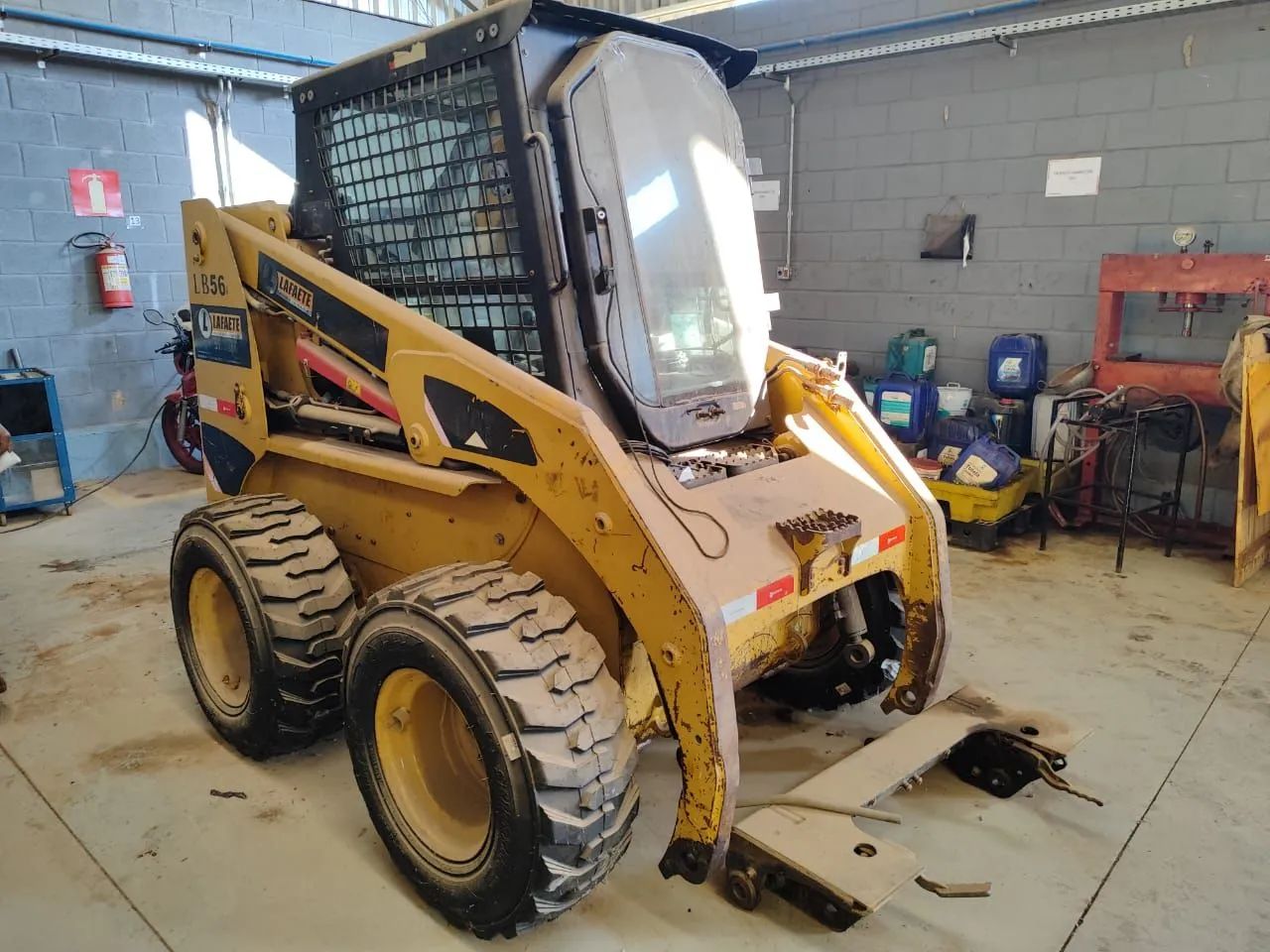 Mini Escavadeira Caterpillar 236