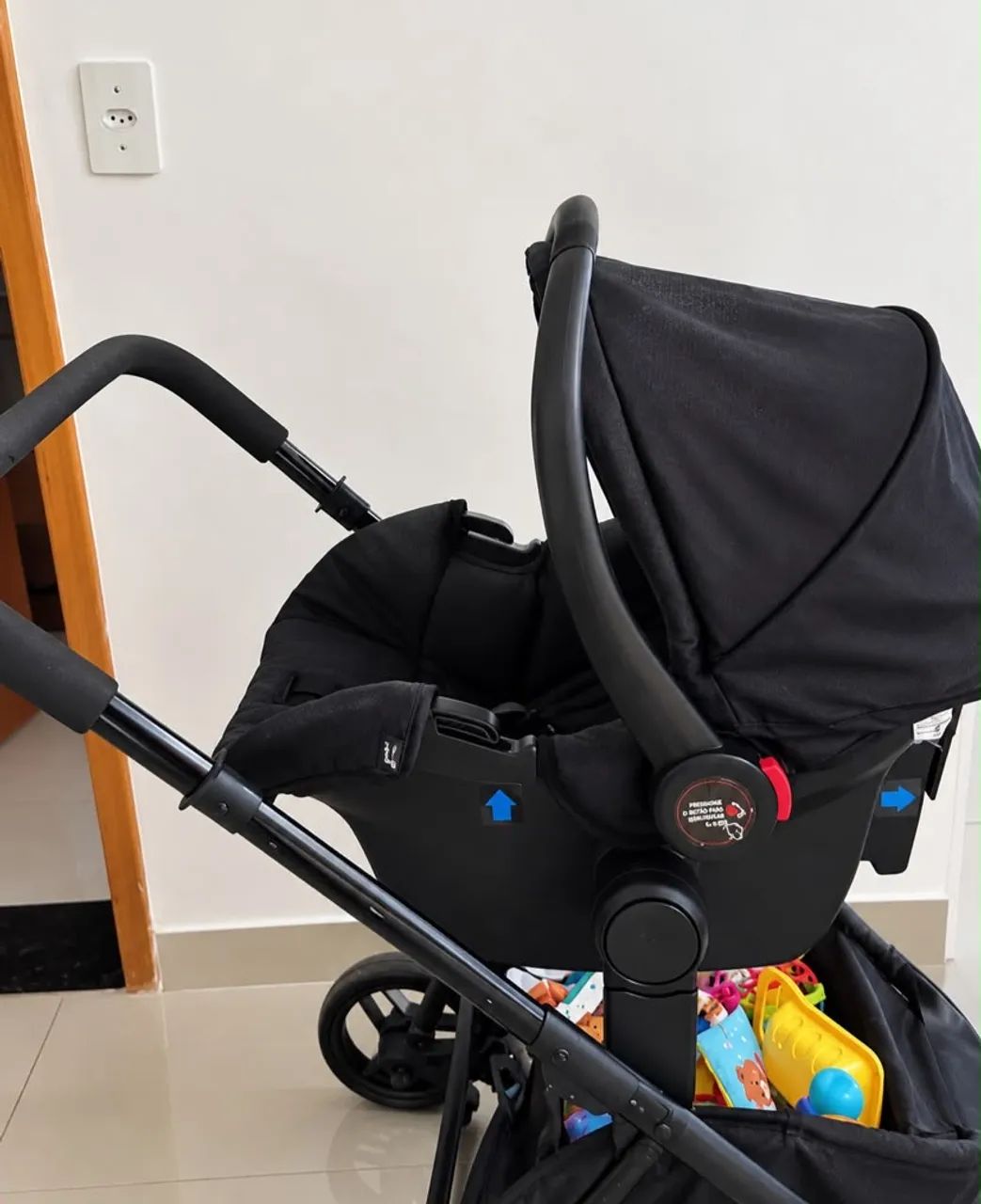 Carrinho Moisés e bebê conforto (acompanha colchonete) - Foto 2