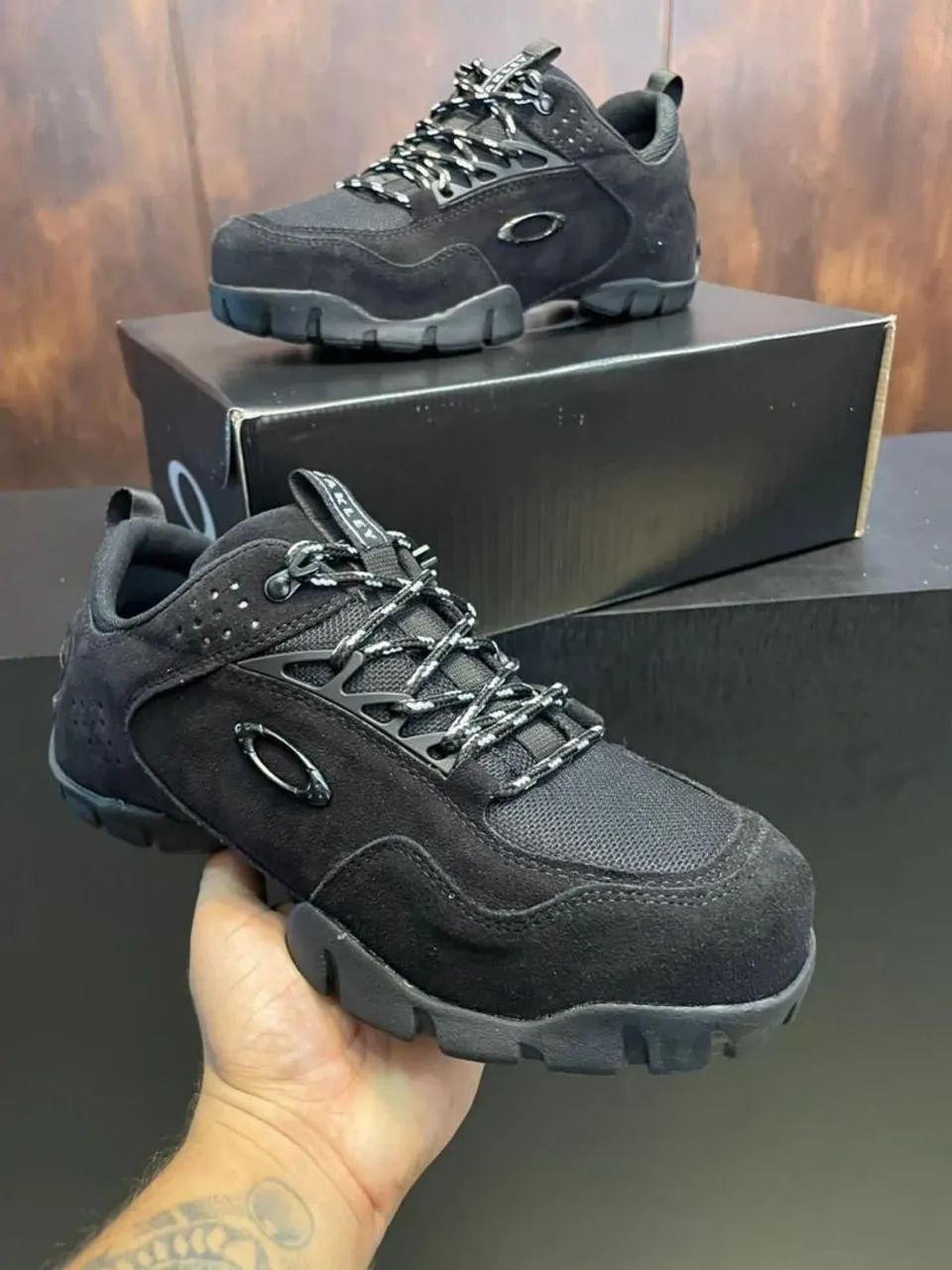 Tênis oakley  modos low