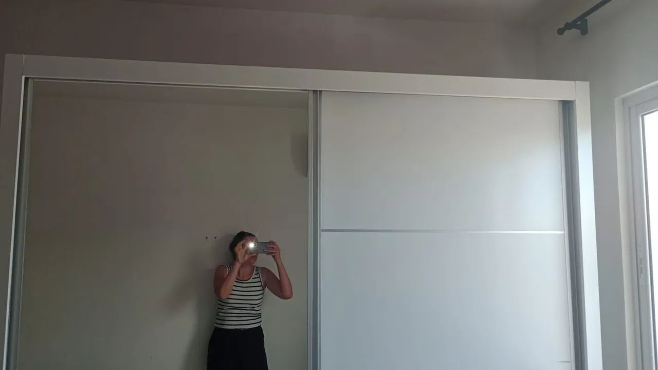 Guarda roupa/ roupeiro 