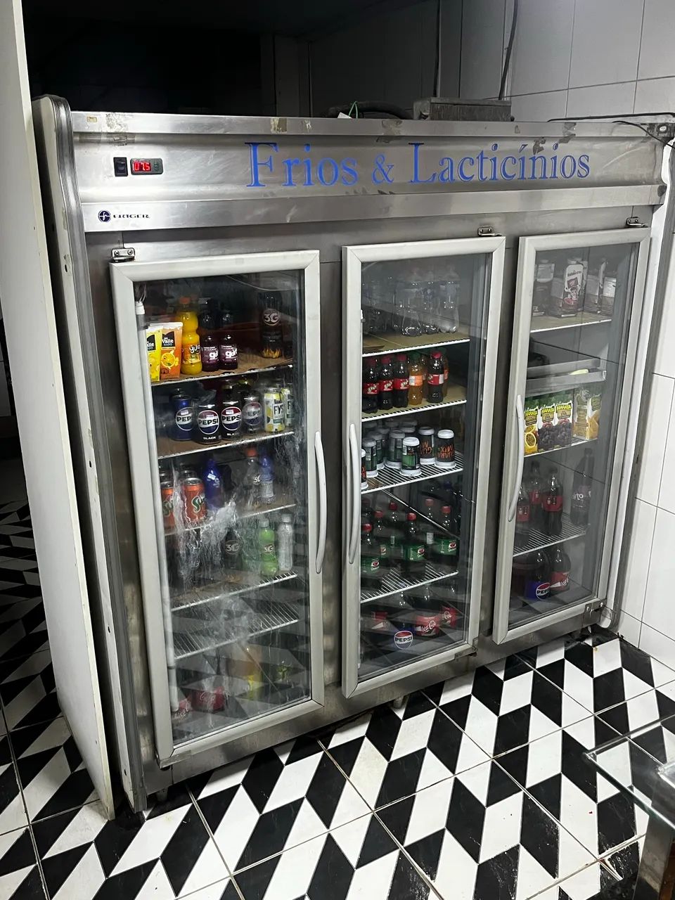 Refrigerador Expositor 3 Portas - Foto 2