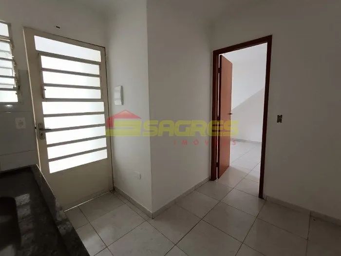 Kitnet com 01 Quarto Para Locação- 30m² por R$ 850,00 - Foto 5