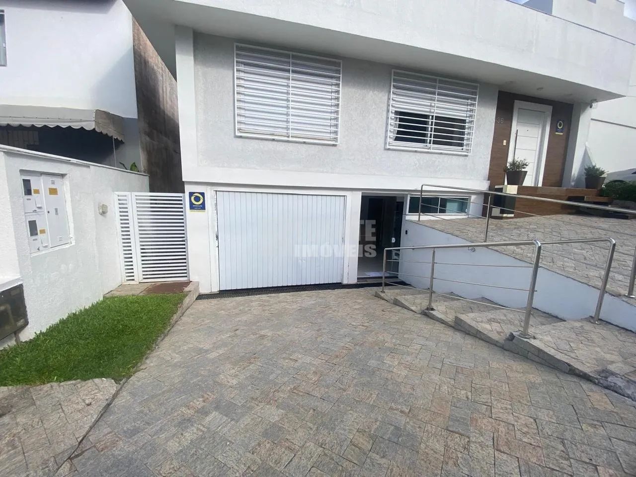 Excelente loja comercial para locação no bairro Trindade!