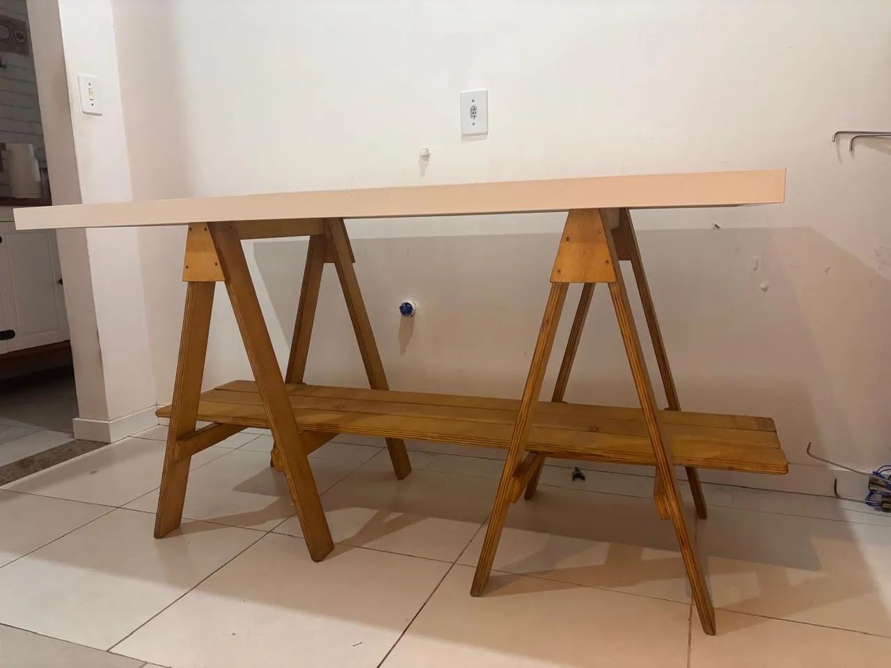 Mesa 100% MDF + cavaletes e suporte. - Foto 3