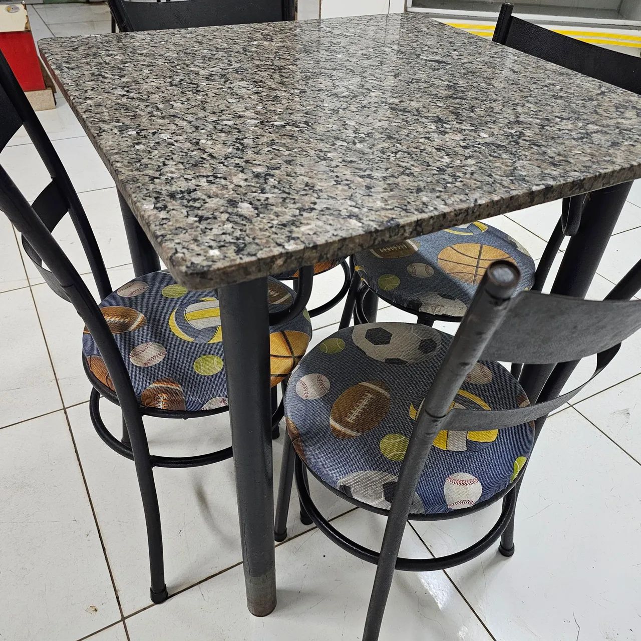 Marble Table with 4 Chairs65704316633345122