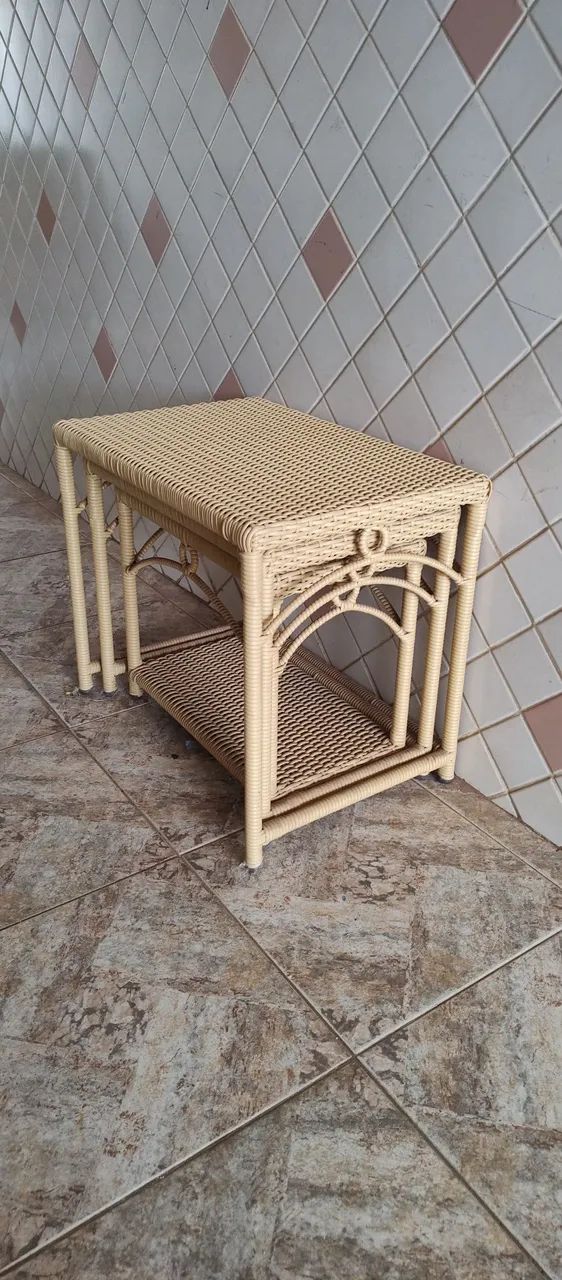 Conjunto sofá, poltronas e mesinhas  - Foto 4