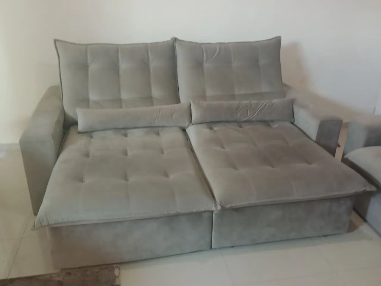 Sofá 4 lugares/módulos em tecido suede - excelente oportunidade