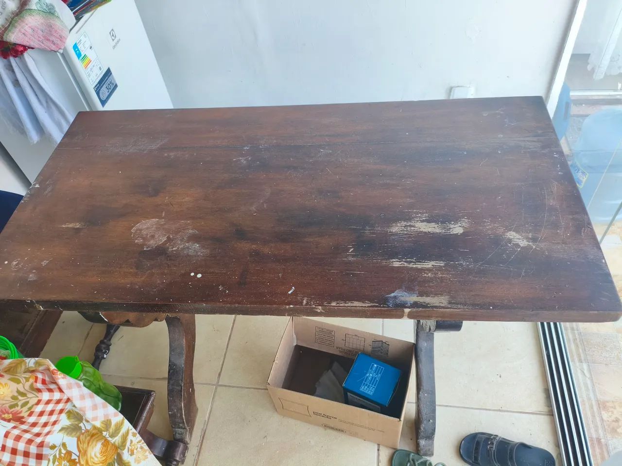 Mesa de madeira com 4 cadeiras