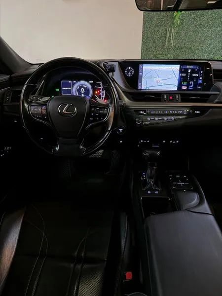 Lexus ES300h ES-300H ES300h 2.5 16V Aut. (hybrid), foto 15 de 18