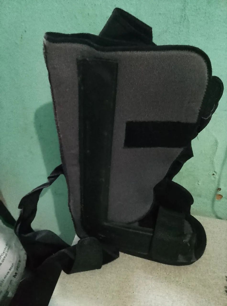 Vendo Bota Ortopédica e Perneira muito Novas. - Foto 2
