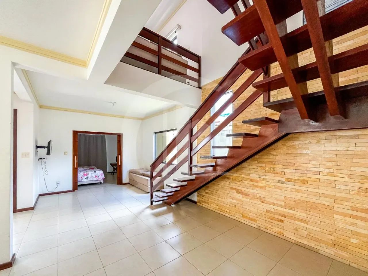 Imóvel Amplo e Versátil: Residencial e Comercial em Posição Leste! - Foto 5