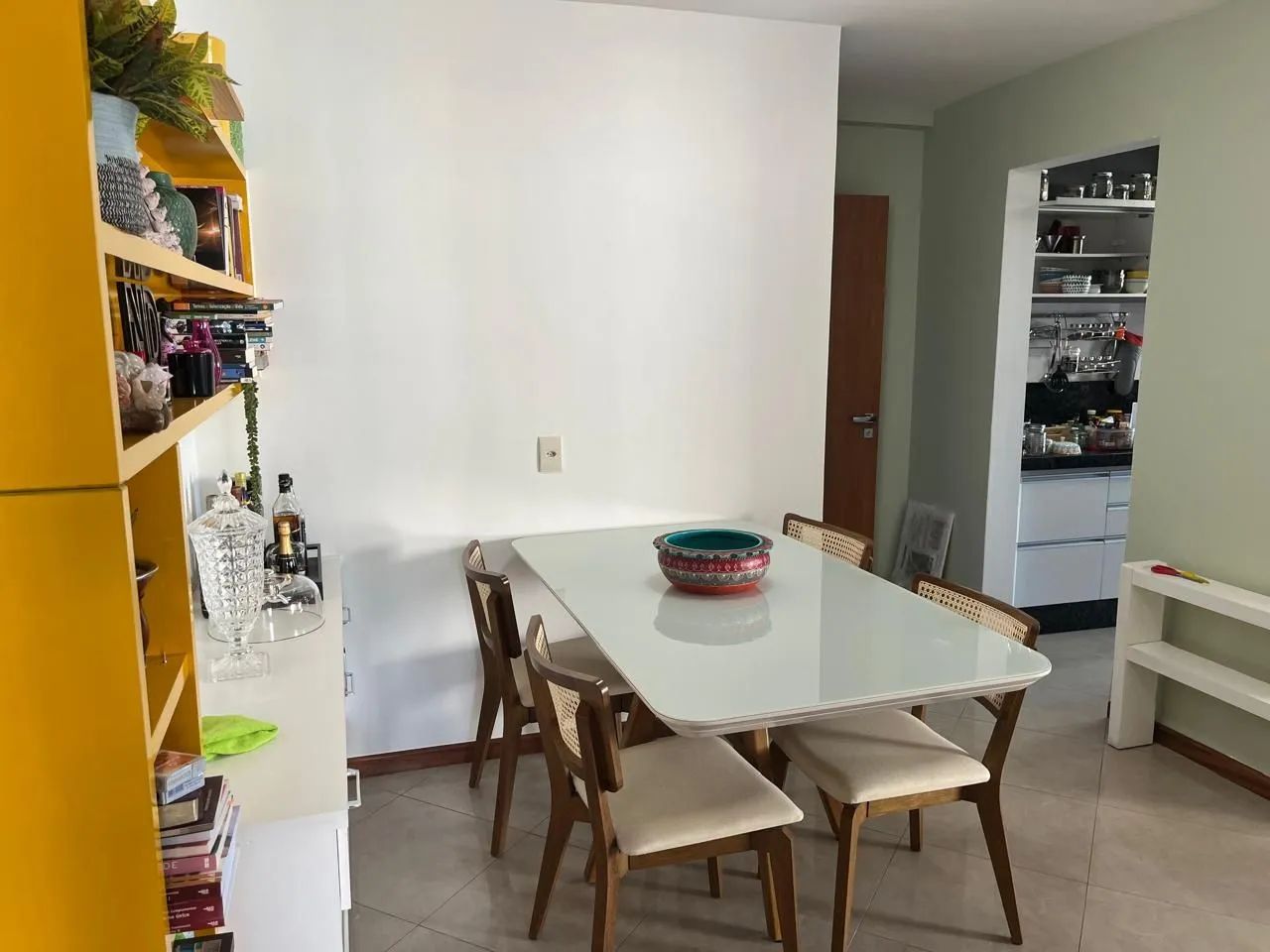 Mesa com tampo de vidro 1,60m X 0,90m - Foto 3