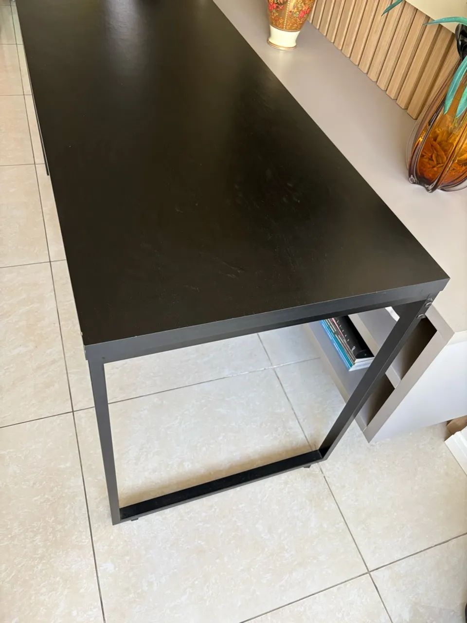 Vendo MESA ESCRITÓRIO BEM CONSERVADA!  - Foto 2