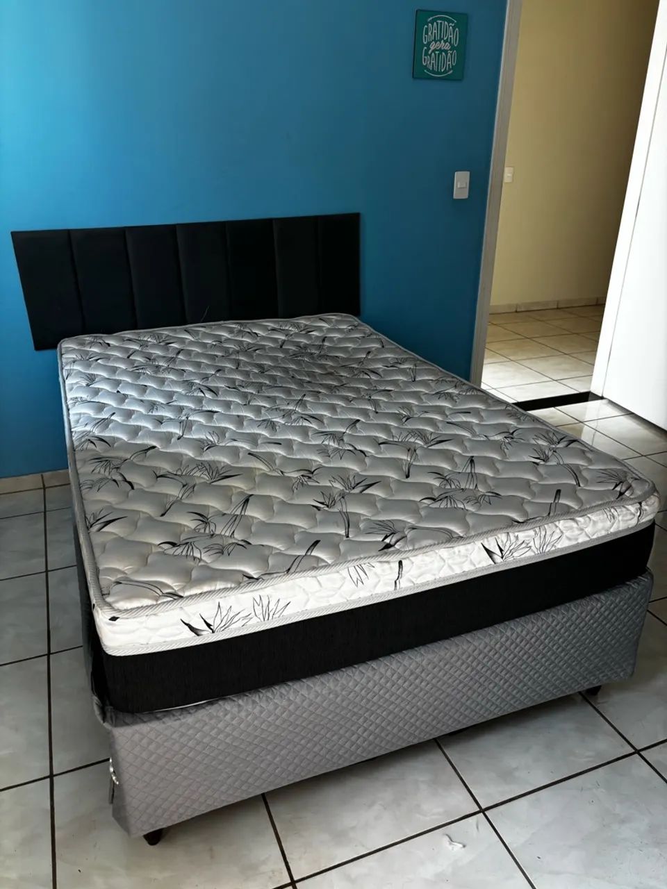 Vendo cama box modelo viúva, com colchão Castor Class Tecnopedic. 