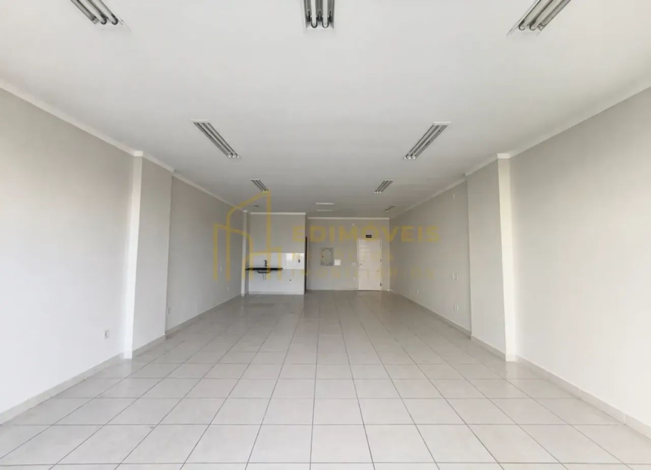 Loja Ampla e Iluminada em Morada de Laranjeiras | Pronta para Negócios! - Foto 3