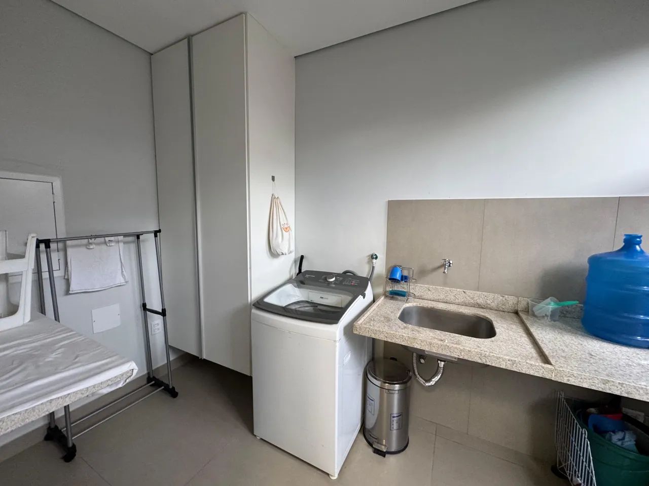 Casa moderna, sofisticada e completa, com vista panorâmica para a Serra do Mel - Condomíni - Foto 4